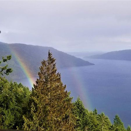 Moon Water Lodge Malahat Esterno foto