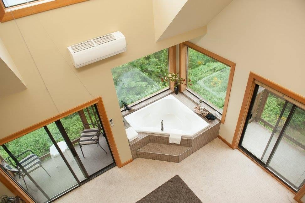 Moon Water Lodge Malahat Esterno foto