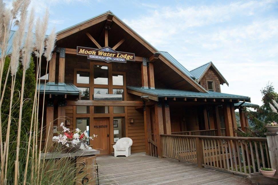 Moon Water Lodge Malahat Esterno foto
