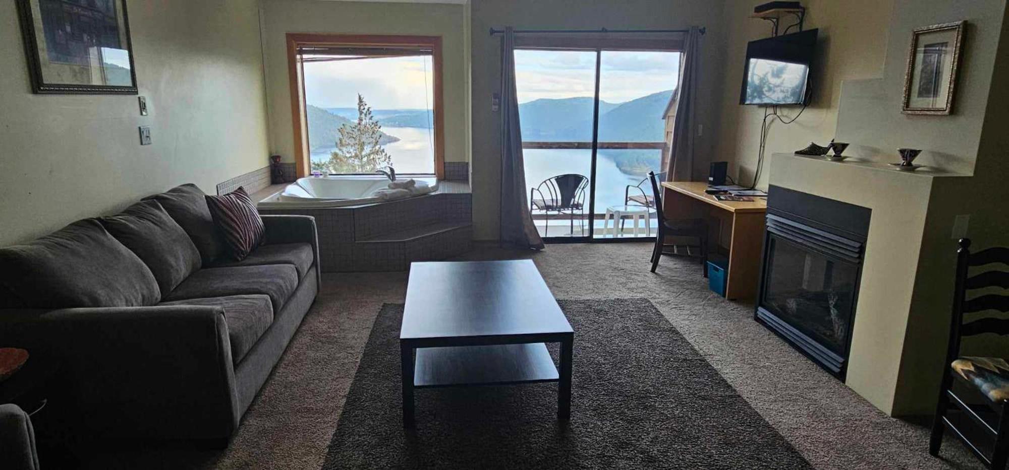 Moon Water Lodge Malahat Esterno foto