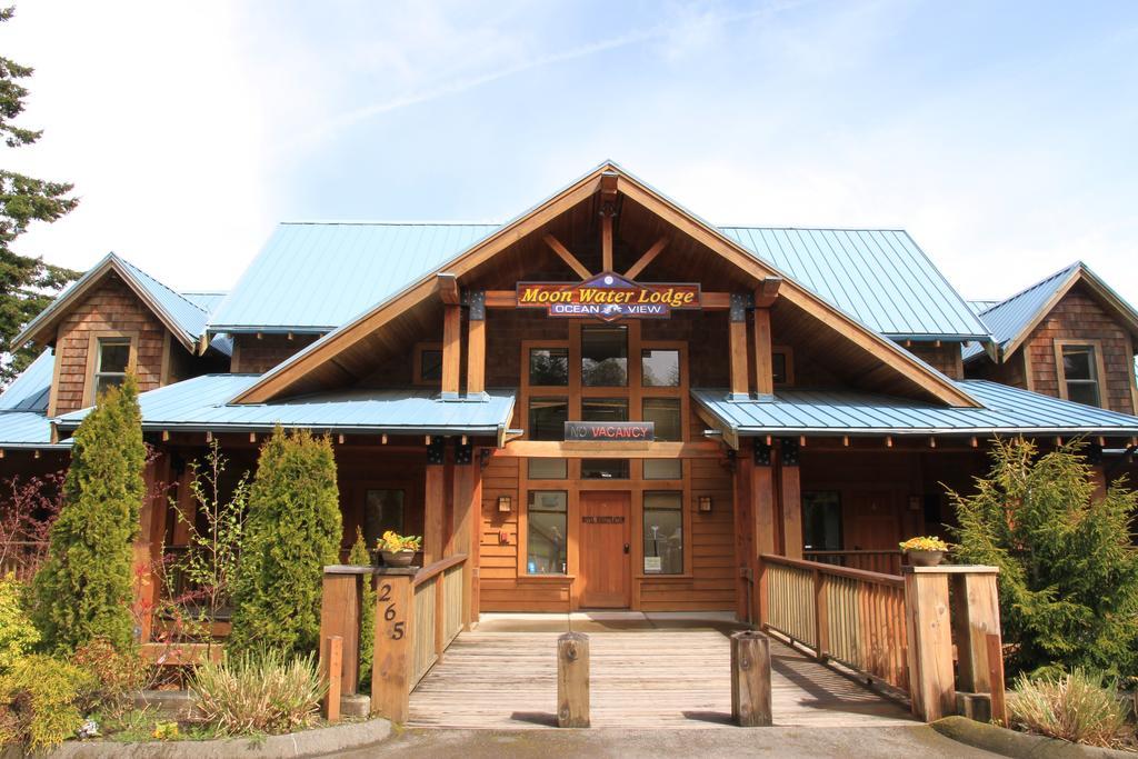 Moon Water Lodge Malahat Esterno foto