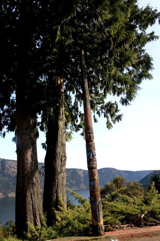 Moon Water Lodge Malahat Esterno foto