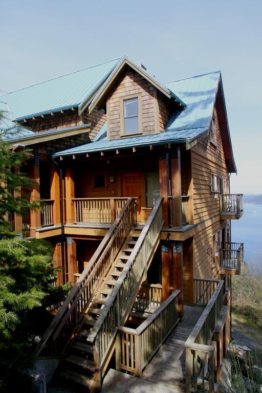 Moon Water Lodge Malahat Esterno foto